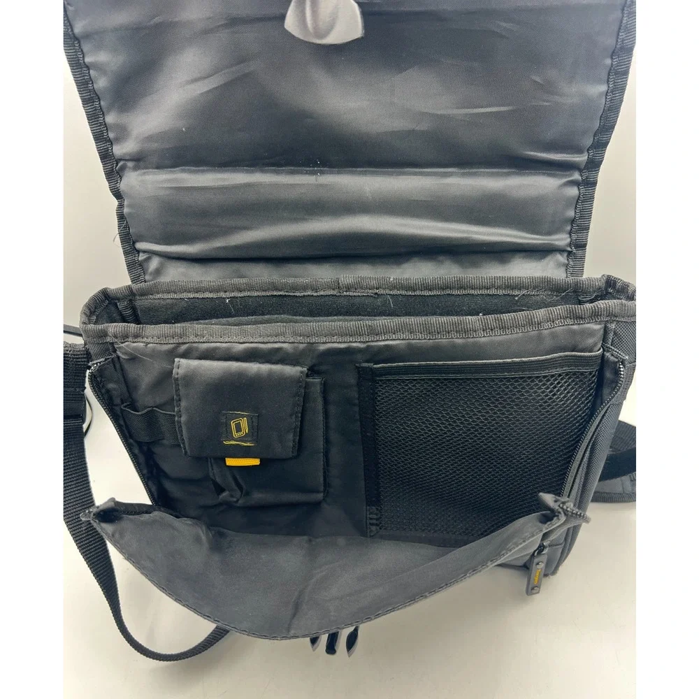 Targus Black Gray Laptop Messenger Shoulder Bag Padded Organizer Adjust Strap